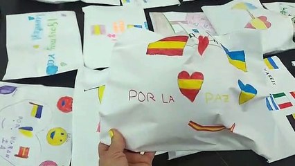 Cartas con peluches de los niños cordobeses para los ucranianos