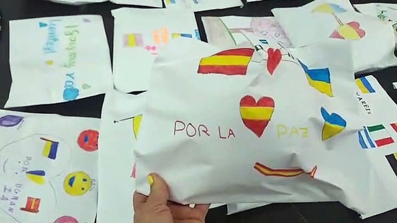 Cartas con peluches de los niños cordobeses para los ucranianos