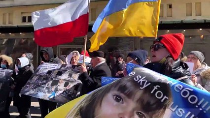 "Krieg gegen das Leben": Demonstrant:innen fordern Schließung des ukrainischen Luftraums