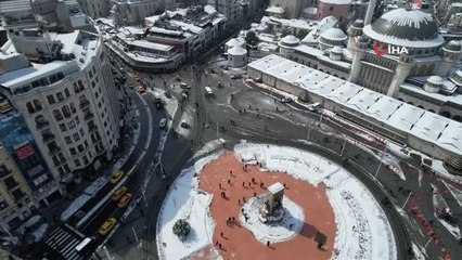 Beyaza bürünen Taksim Meydanı böyle görüntülendi
