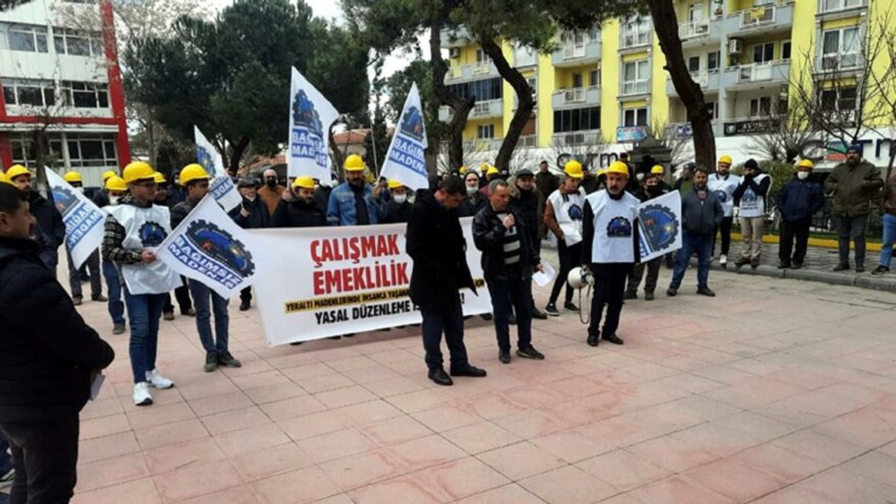 Madenciler düşük emekli maaşına tepki gösterip, yürüyüş yaptı