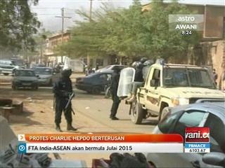 Protes Charlie Hebdo diteruskan