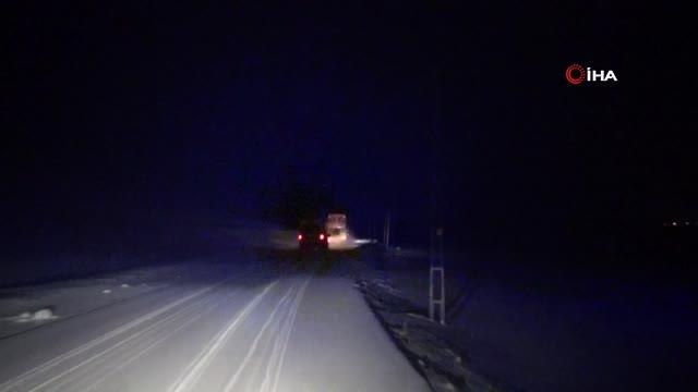 Yolu kapanan köyde mahsur kalan hastayı, ekipler kurtardı