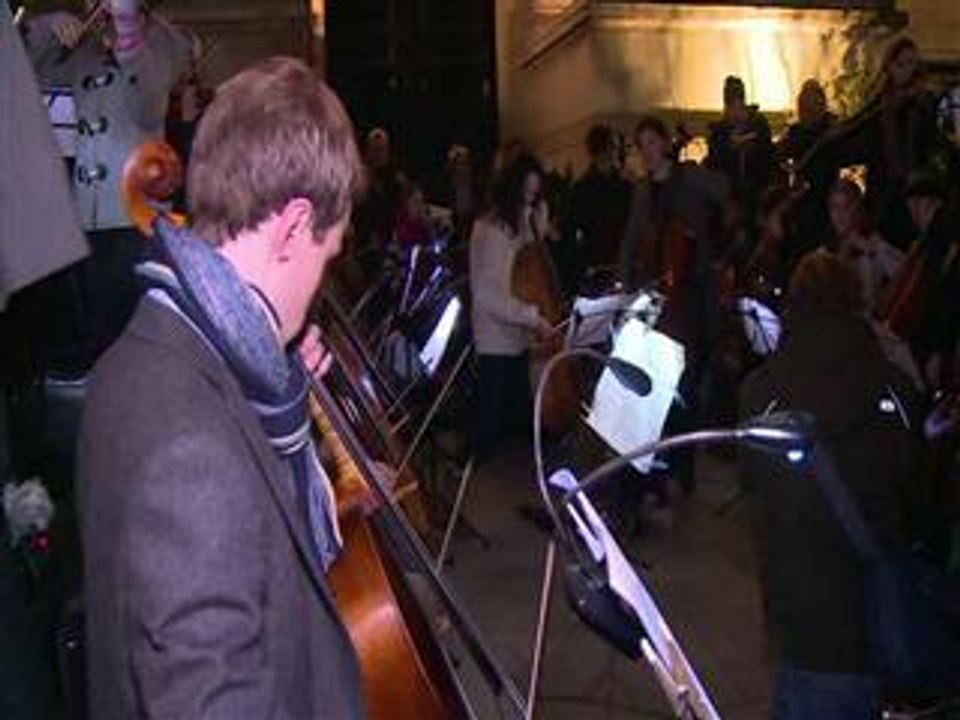 150 musicians play in memory of Charlie Hebdo victims