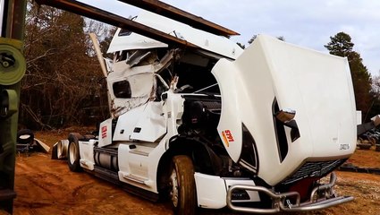 How to rebuild a wrecked semitruck