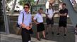 Le zapping du 22/06 : Interdit de bermuda, les chauffeurs de bus se mettent en jupe