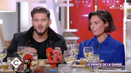 Quand Rayane Bensetti dormait dehors : il se livre dans "C à Vous"