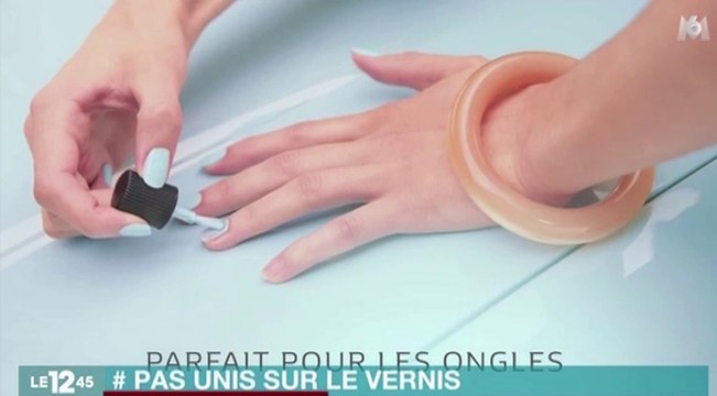 Le zapping du 16/06 : Bad buzz : Renault sort un vernis à ongle assorti à la Twingo