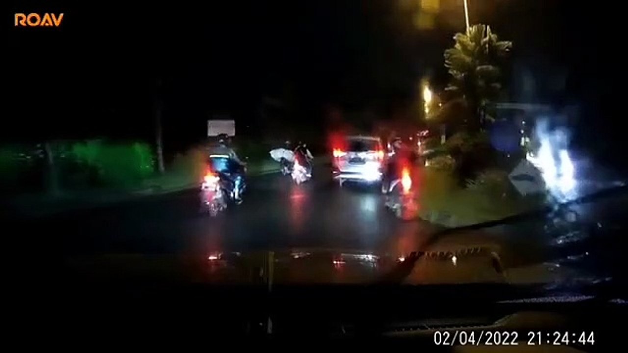 Terekam Media Kamera, Dashcam Kamera Mobil di Jalan Eps.0528