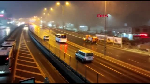 İSTANBUL'DA BEKLENEN KAR YAĞIŞI AVRUPA YAKASINDA ETKİLİ OLMAYA BAŞLADI