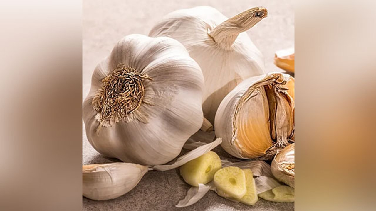 High Blood Pressure वालों के लिए Garlic है वरदान, हमेशा Control में रहेगा Bp । Boldsky