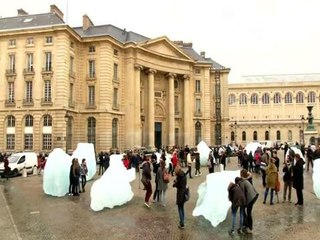 Paris ice clock shows climate countdown