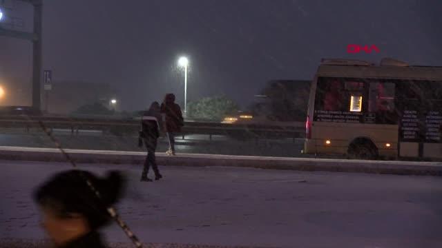 BEYLİKDÜZÜ YOĞUN KAR YAĞIŞININ ETKİSİ ALTINDA