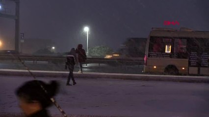 BEYLİKDÜZÜ YOĞUN KAR YAĞIŞININ ETKİSİ ALTINDA