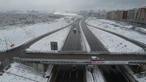 Başakşehir Kuzey Marmara Otoyolu'ndaki kar havadan görüntülendi