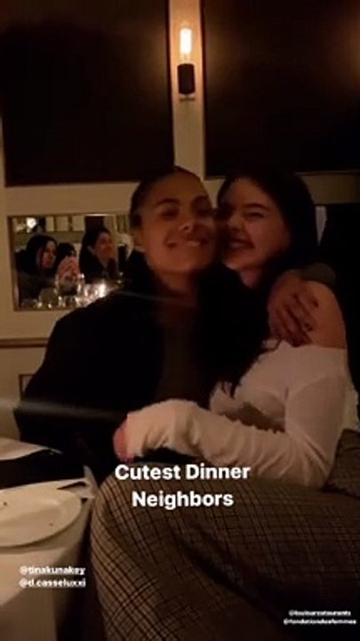 Deva Cassel et Tina Kunakey très proches lors d'un dîner pendant la Fashion Week