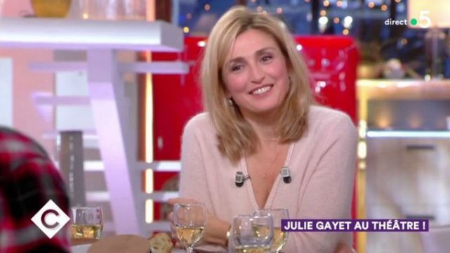 Zapping du 11/01 : Le tacle de Julie Gayet à Anne-Elisabeth Lemoine