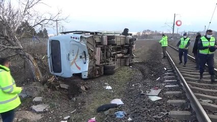 Kırklareli'de korkunç kaza: Trenle işçi servisi çarpıştı, 27 yaralı