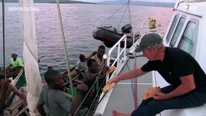 Grands reportages - A bord du «Fleur australe», aventures en famille - Attaque de pirate 1