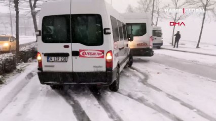 Esenyurt'ta servis araçları kar yağışıyla mücadele edemedi