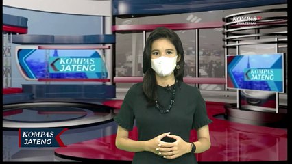 Terkena Abrasi Warga Iuran Membuat Jalan dari Kayu