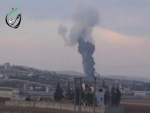 Suspected Russian fighter jets strike in formation over northern Syria