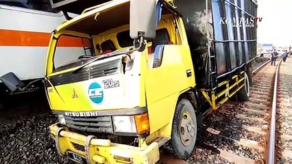 Kereta Api Tabrak Truk di Perlintasan Pantura Lamongan