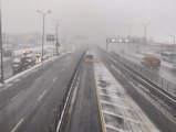 Kar yağışı etkili oluyor - Taksim'de kar yağışı beyaz örtü oluşturdu