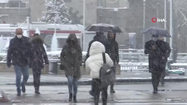 Mart ayında etkisini gösteren kar yağışı şehri beyaza bürüdü