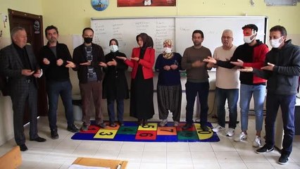 İşitme engelliler, hayatlarını kolaylaştıran eğitimle okuma yazmayı öğrendiler