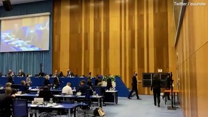 BM toplantısında Rus yetkiliye sırtlarını döndüler