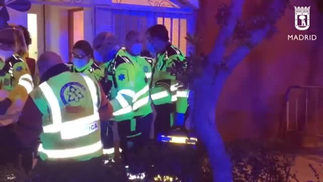 Dos jóvenes apuñalados en una vivienda en Madrid