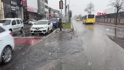 DUR İHTARINA UYMAYAN OTOMOBİLE ATEŞ AÇAN POLİS, ADLİ KONTROLLE SERBEST BIRAKILDI