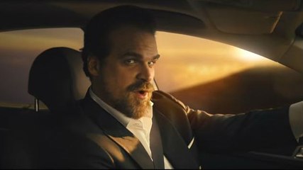 David Harbour dans une pub parodique pour le Super Bowl 2018