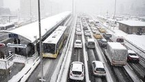 İstanbul'da ulaşım tedbirleri! Kar yağışı nedeniyle metro, metrobüs ve vapurun çalışma saatleri değişti