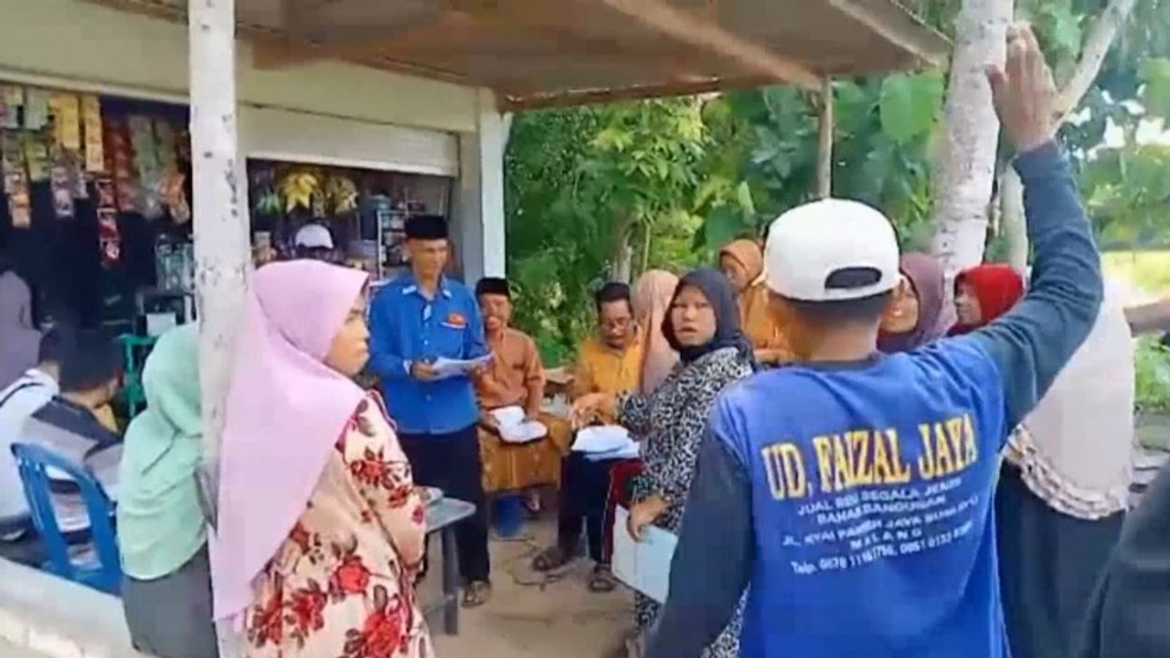 Dipaksa Beli Sembako, Penerima Bansos Tunai di Pamekasan Marah dan Protes
