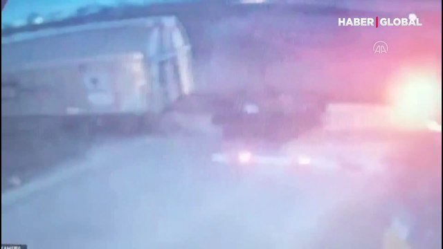 Son dakika! Kırklareli Babaeski'de yük treni hemzemin geçitte midibüse çarptı: 27 yaralı