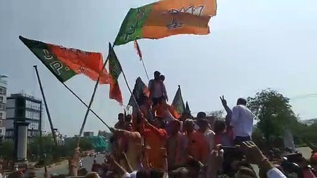 योगी की जीत से खुश सतीश पूनिया ने बुलडोजर पर बैठकर किया ये बड़ा एलान