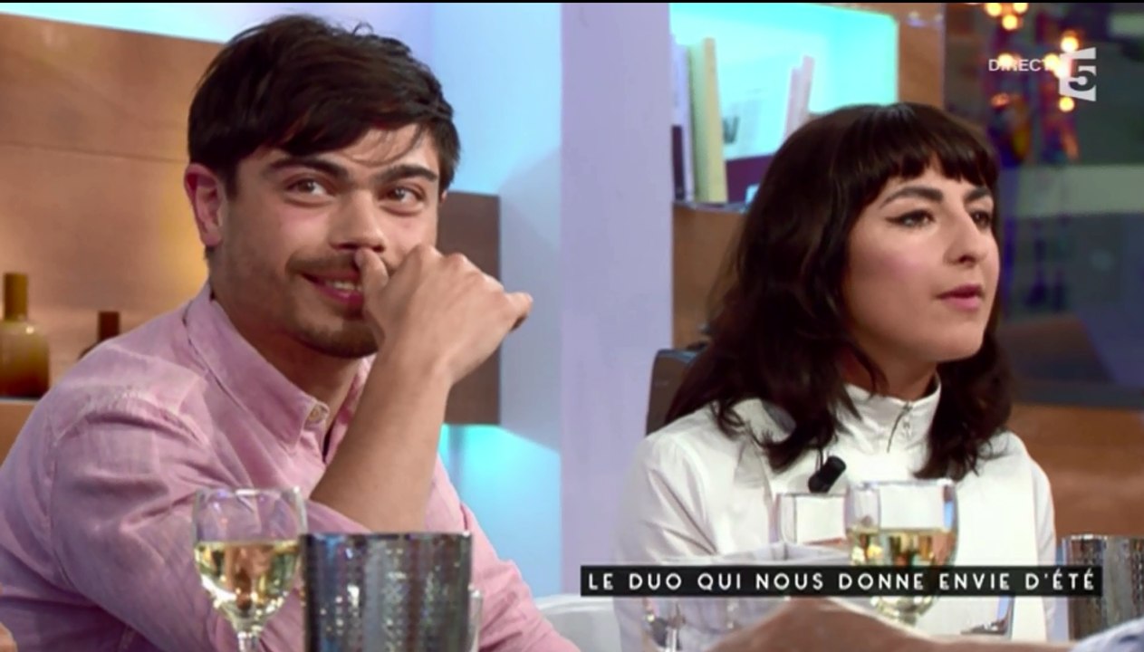 Moment gênant dans C à Vous avec Lili Wood and the Prick