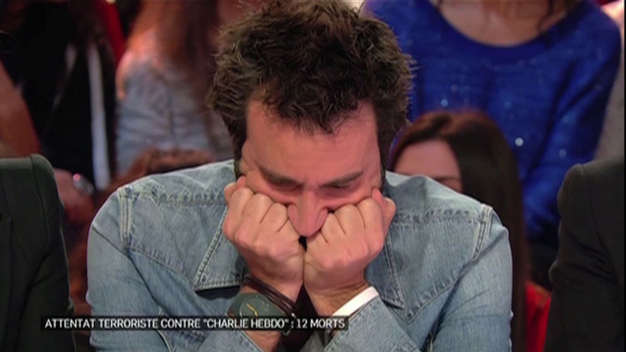 Le zapping du 08/01 : Mathieu Madénian apprend en direct le décès de ses amis à Charlie Hebdo