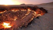 Turkménistan : Découvrez la Porte de l'Enfer, un cratère qui brûle depuis 40 ans !