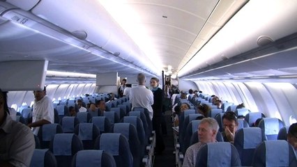 Voyage en avion : Voici l'hôtesse de l'air la plus drôle du monde