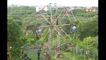 Inde : Oseriez-vous monter dans cette grande roue de fête foraine ?