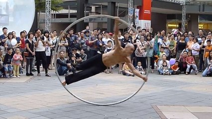 Cet artiste de rue réalise un numéro incroyable