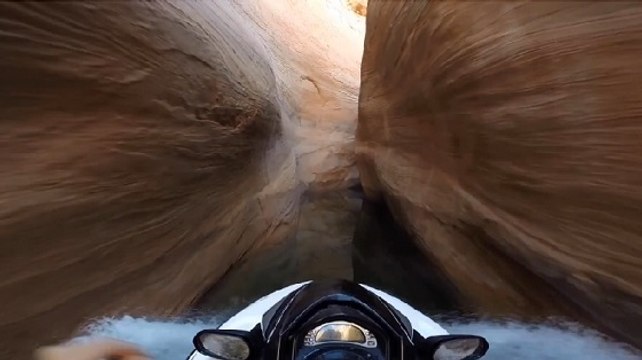 Etats-Unis : ils font du jet-ski à pleine vitesse dans un canyon