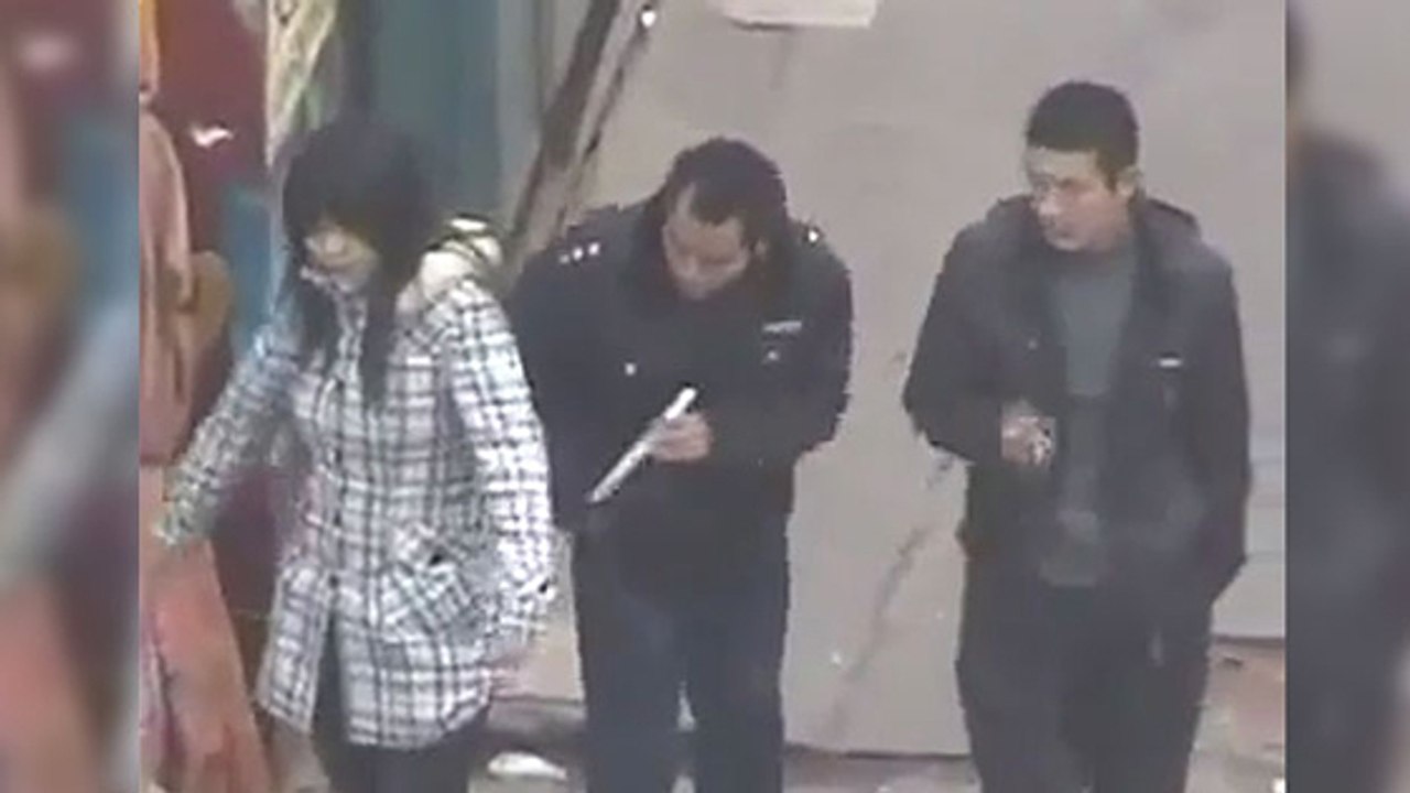 En Chine, des pickpockets utilisent des baguettes chinoises pour commettre leur vol !