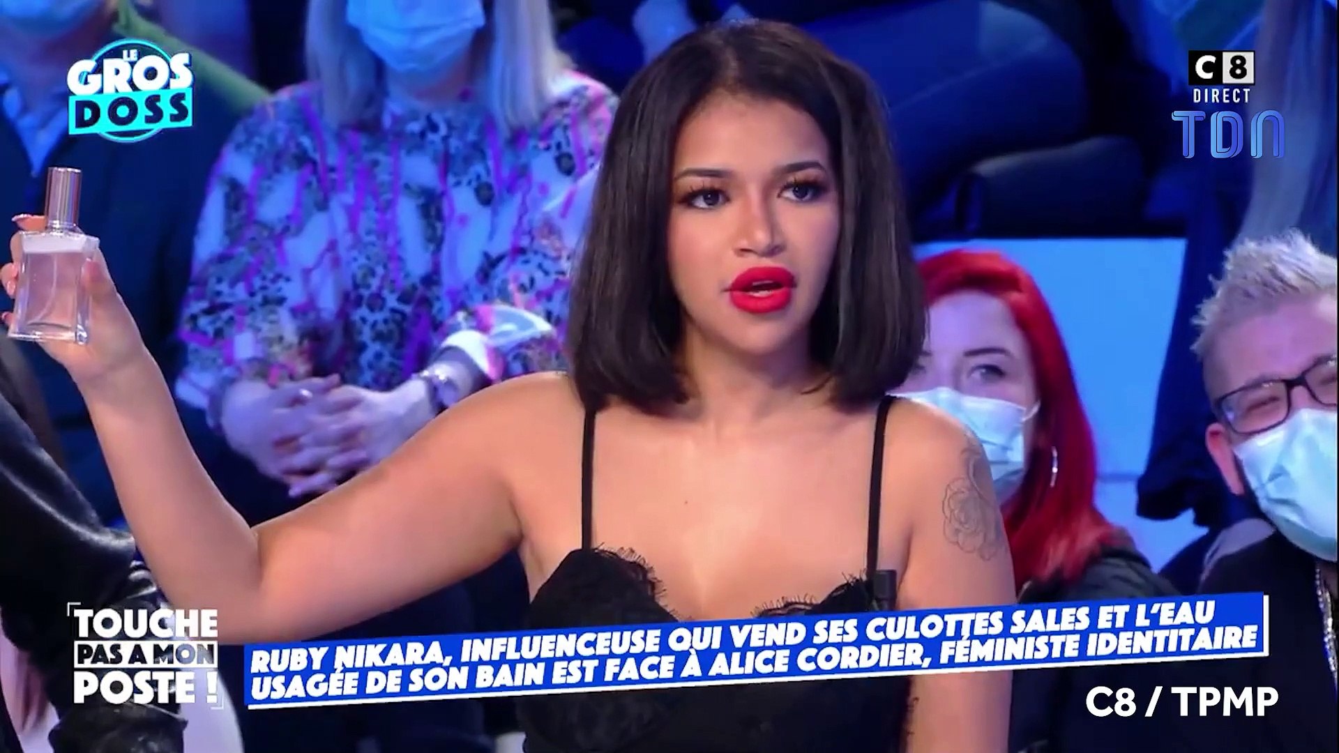 Elle vend ses culottes sales et l'eau de son bain et se fait allumer dans  TPMP - Vidéo Dailymotion