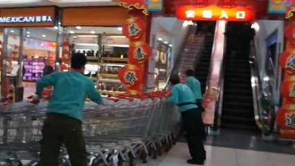 Une scène surréaliste dans un supermarché chinois