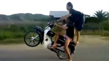 Ces Indonésiens vont vous bluffer avec leur moto