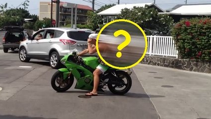 Ce motard hawaïen a un passager un peu spécial